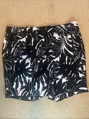 Rafaella Black and White Leaf-Print Skort